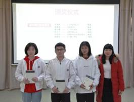 说明:C:\Documents and Settings\Administrator\桌面\中小企业CFO创新班参访华商云会计产业公司活动暨年度表彰大会圆满结束（李冠恩）\中小企业CFO创新班参访华商云会计产业公司活动暨年度表彰大会圆满结束（李冠恩）\颁奖3.jpg